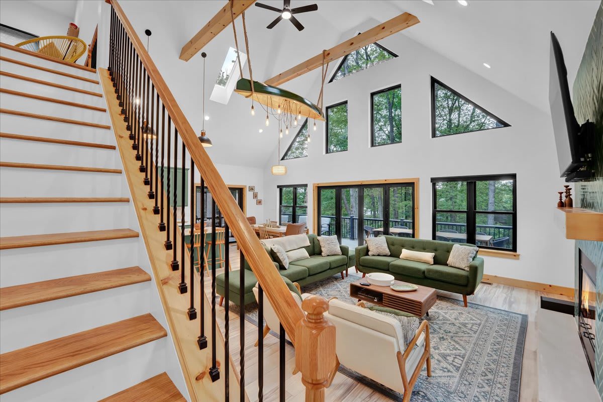 NEW Modern Lake Harmony Chalet | HotTub | Firepit
