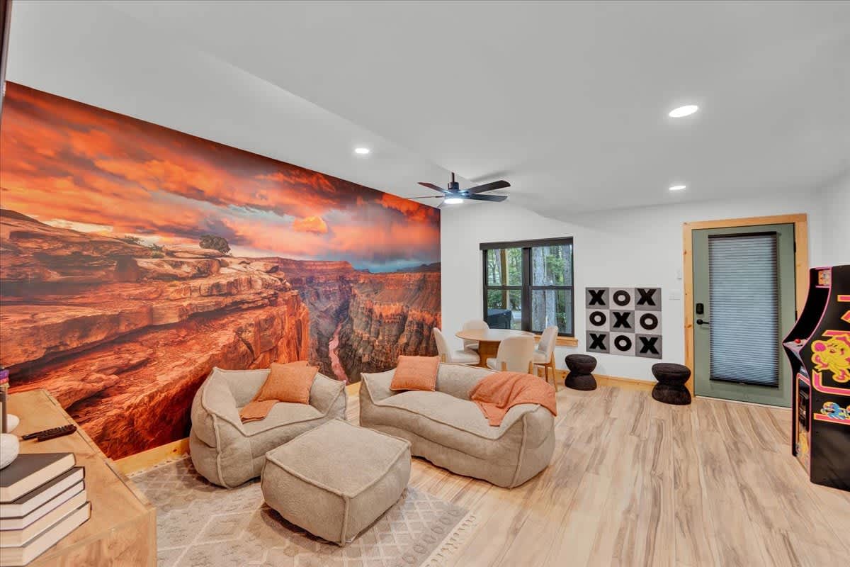 NEW Modern Lake Harmony Chalet | HotTub | Firepit