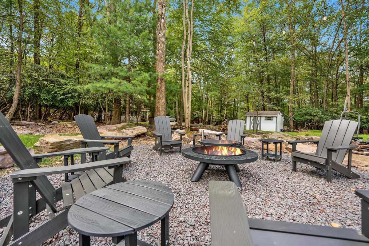 NEW Modern Lake Harmony Chalet | HotTub | Firepit