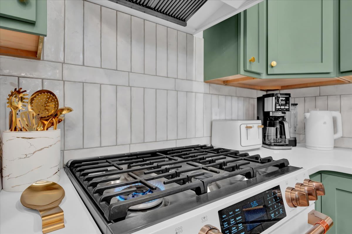 NEW Modern Lake Harmony Chalet | HotTub | Firepit