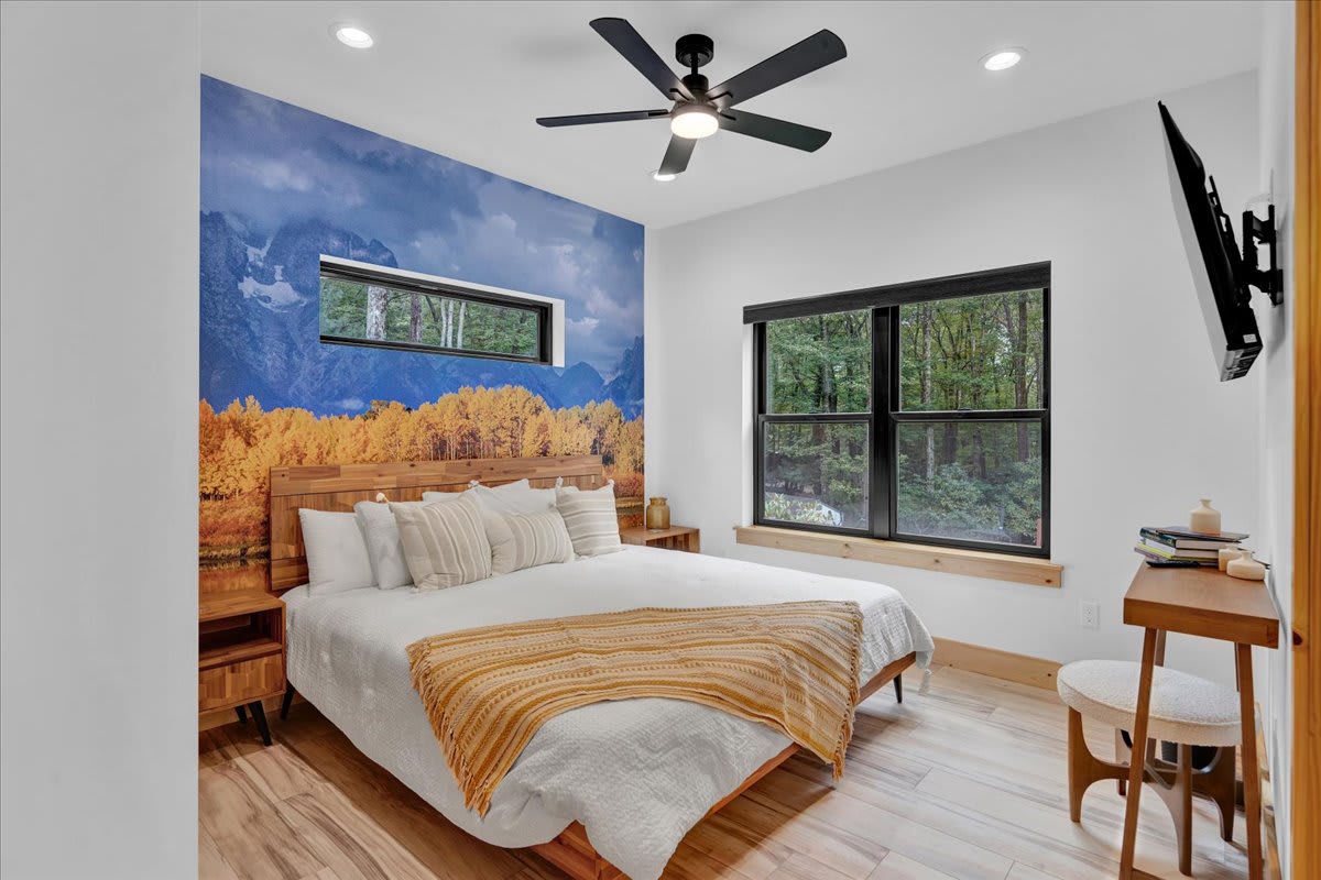 NEW Modern Lake Harmony Chalet | HotTub | Firepit