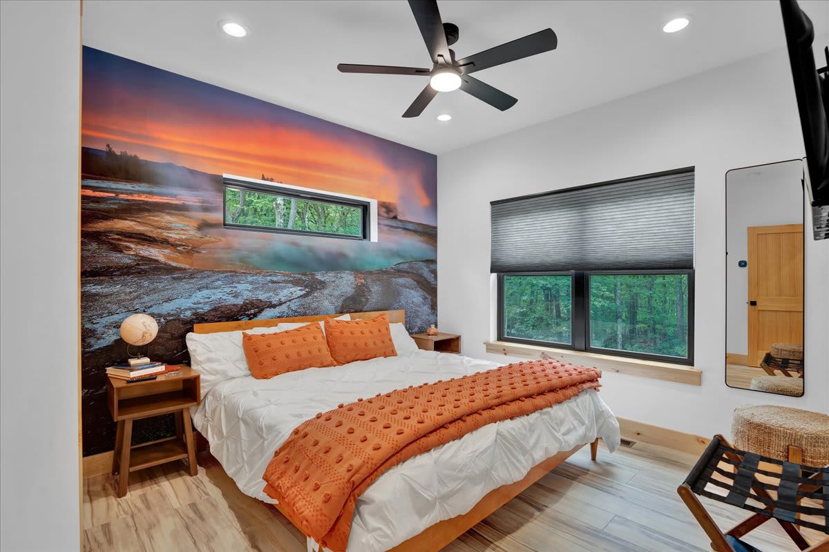 NEW Modern Lake Harmony Chalet | HotTub | Firepit