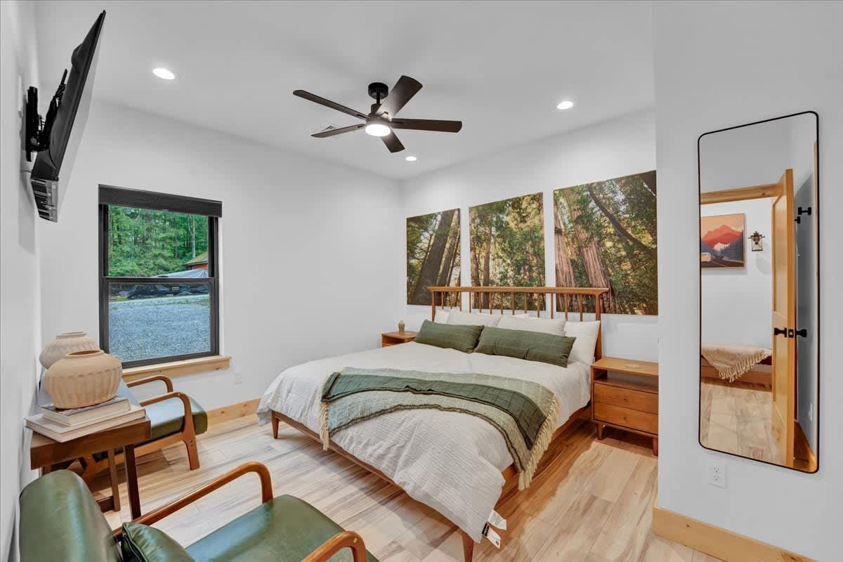 NEW Modern Lake Harmony Chalet | HotTub | Firepit