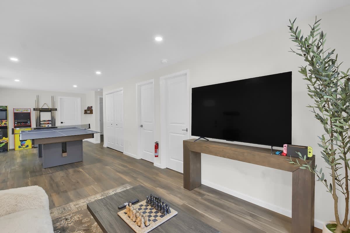 Cedar Woods Retreat | Pine Vaulted Chalet | HotTub