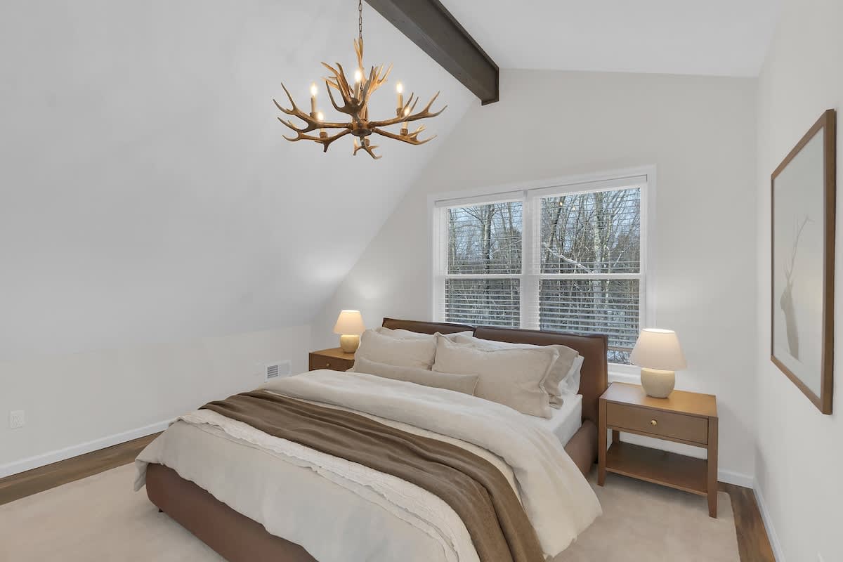 Cedar Woods Retreat | Pine Vaulted Chalet | HotTub