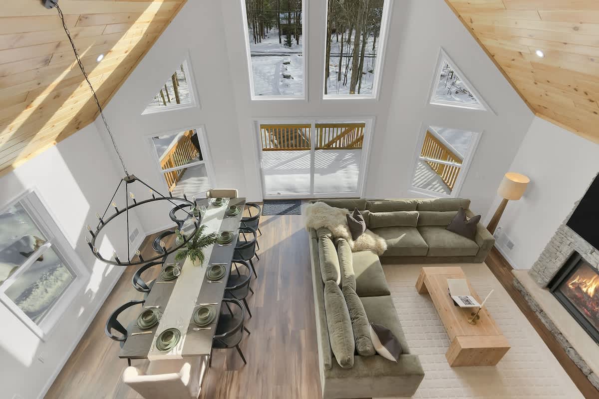 Cedar Woods Retreat | Pine Vaulted Chalet | HotTub