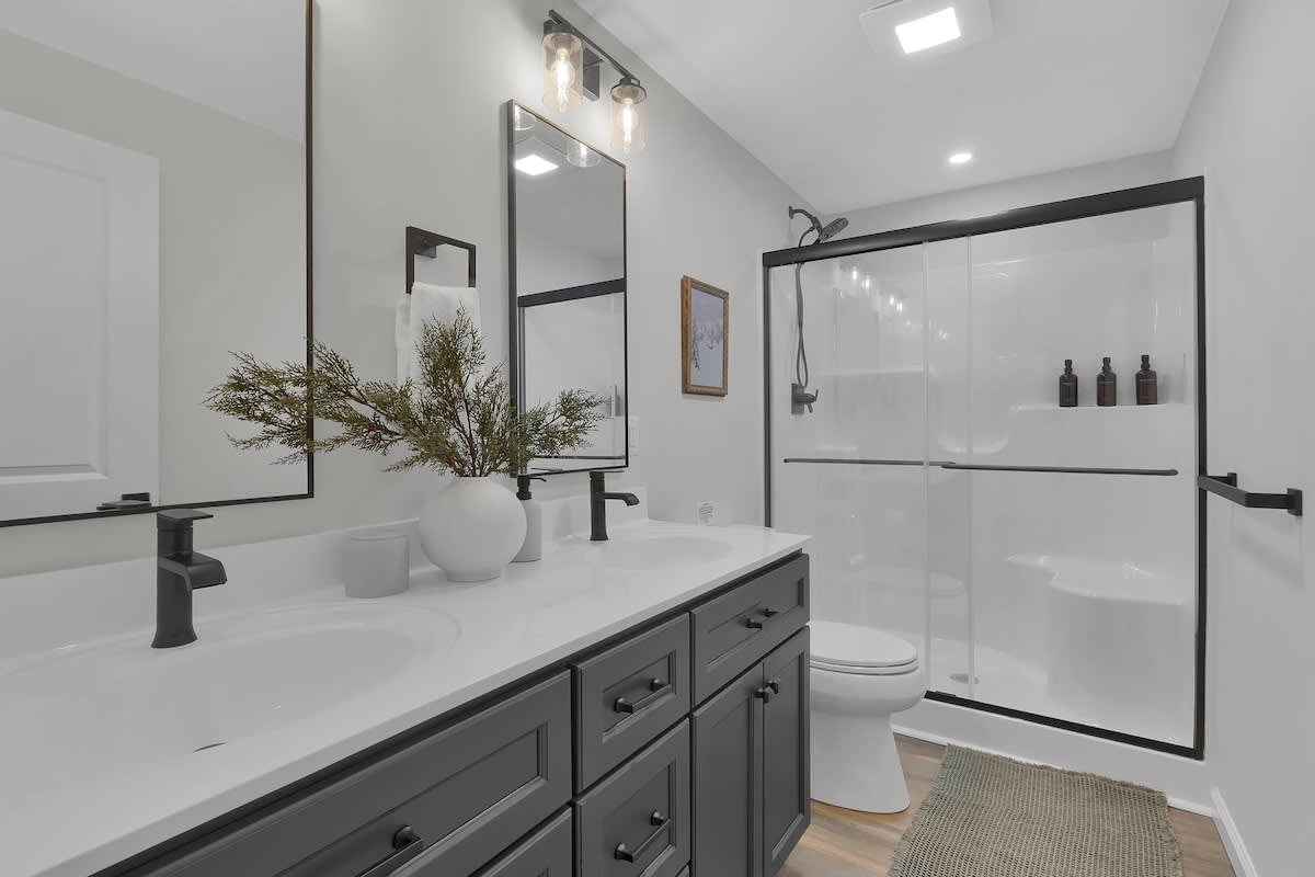 Cedar Woods Retreat | Pine Vaulted Chalet | HotTub