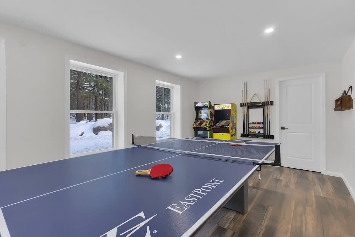 Cedar Woods Retreat | Pine Vaulted Chalet | HotTub