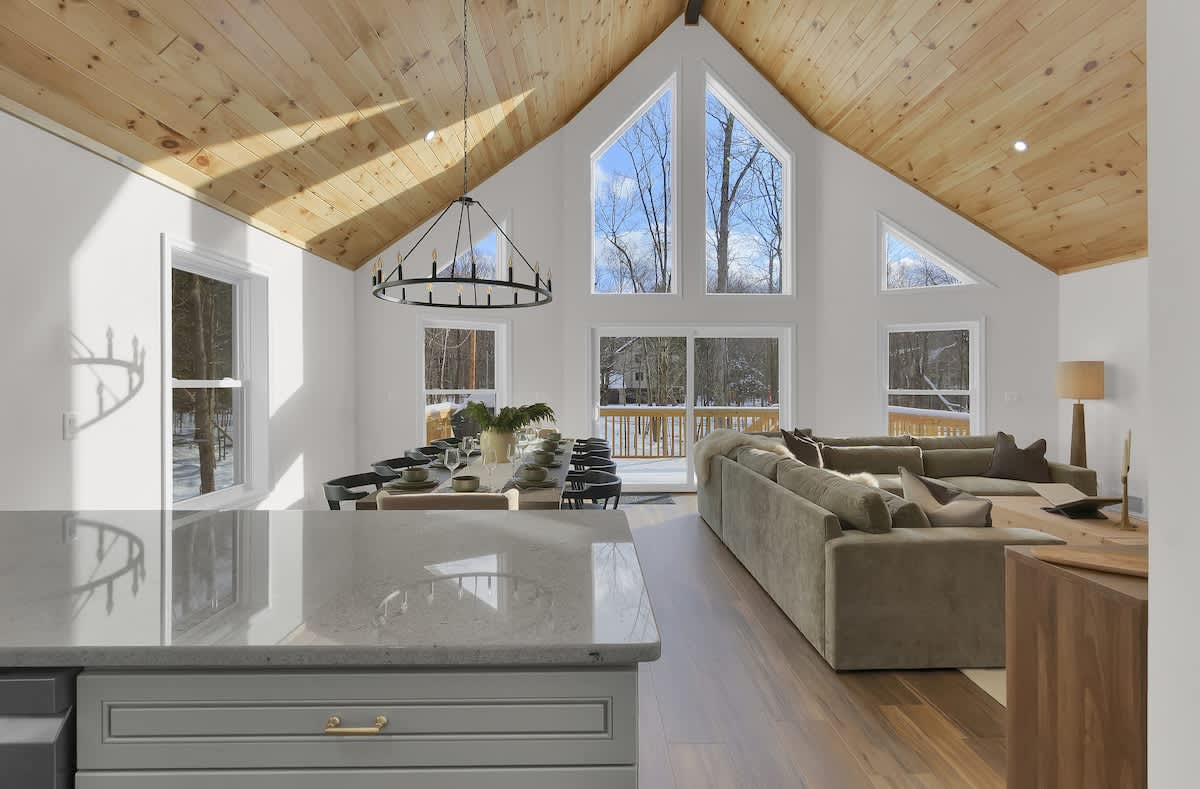 Cedar Woods Retreat | Pine Vaulted Chalet | HotTub