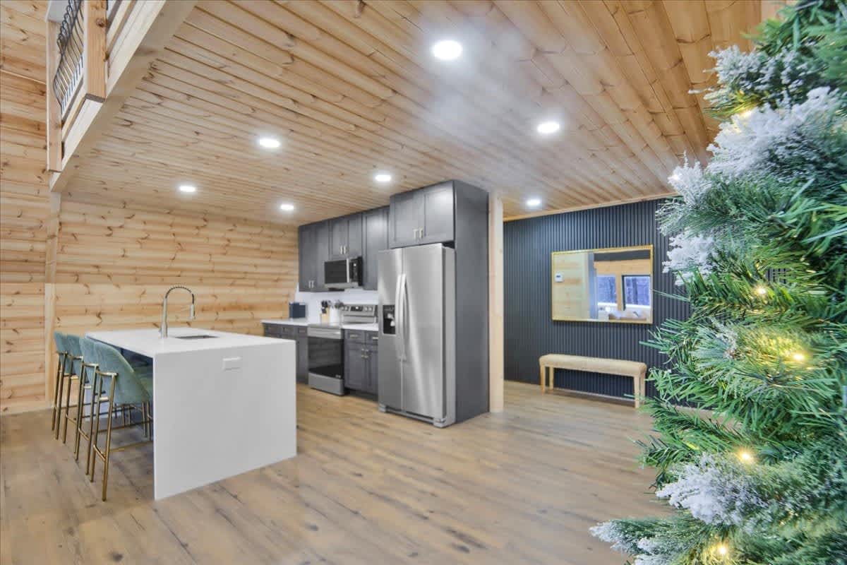 Iconic A-Frame | Hot Tub | Fire Pit | Walk to Lake | Near Ski Resorts