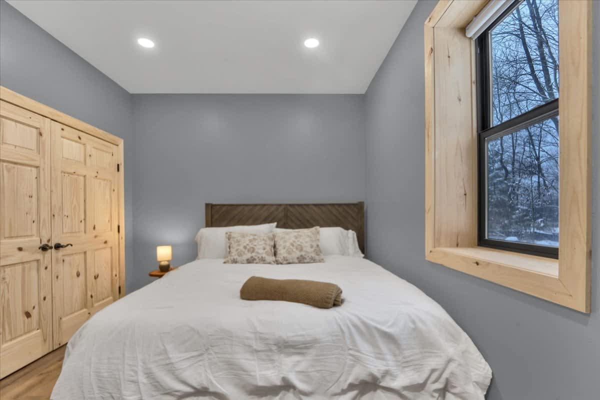 Iconic A-Frame | Hot Tub | Fire Pit | Walk to Lake | Near Ski Resorts