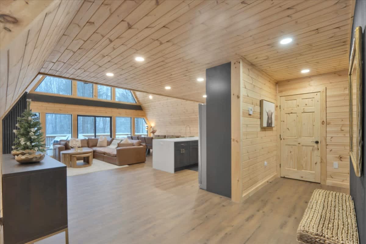 Iconic A-Frame | Hot Tub | Fire Pit | Walk to Lake | Near Ski Resorts