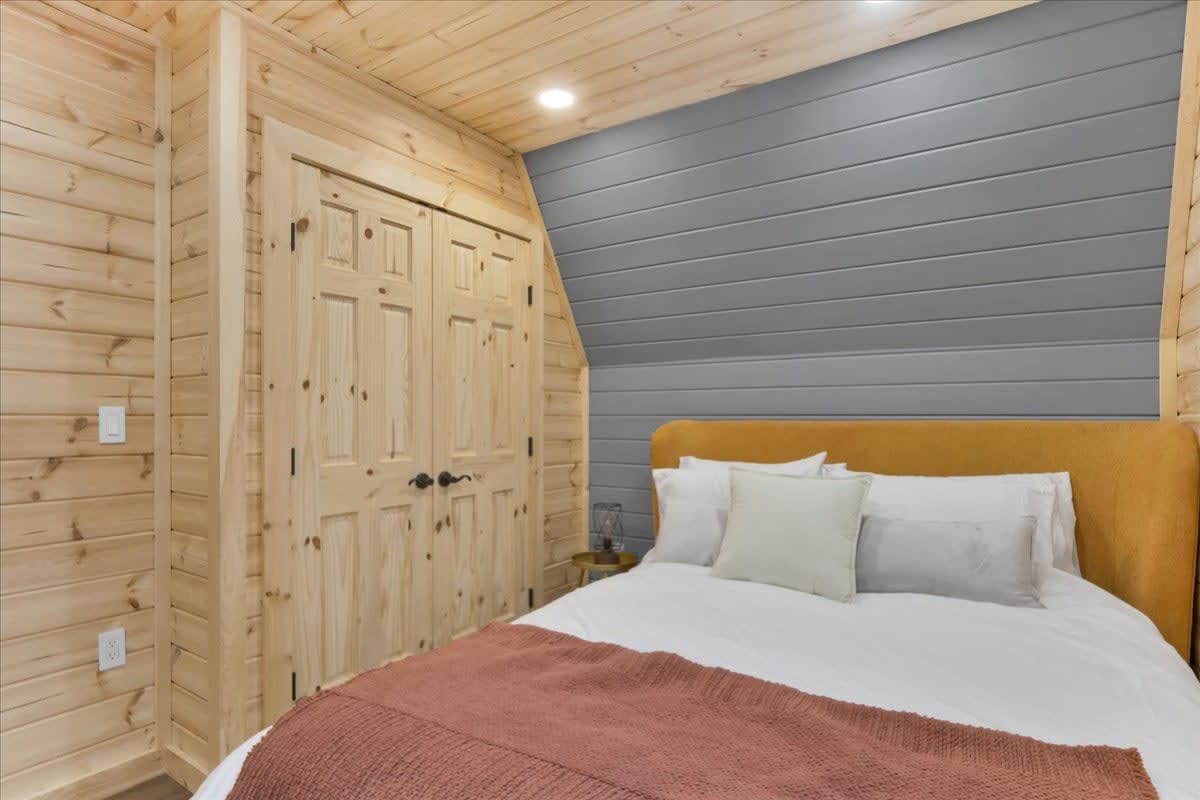 Iconic A-Frame | Hot Tub | Fire Pit | Walk to Lake | Near Ski Resorts