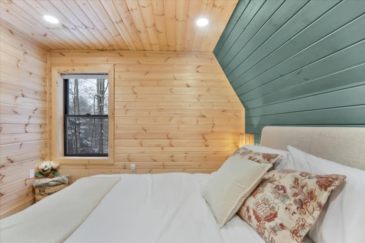 Iconic A-Frame | Hot Tub | Fire Pit | Walk to Lake | Near Ski Resorts