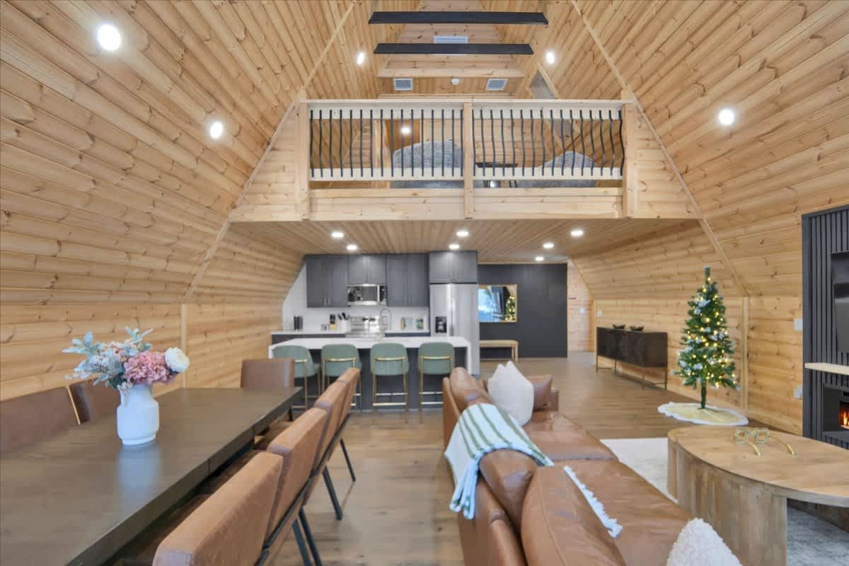 Iconic A-Frame | Hot Tub | Fire Pit | Walk to Lake | Near Ski Resorts