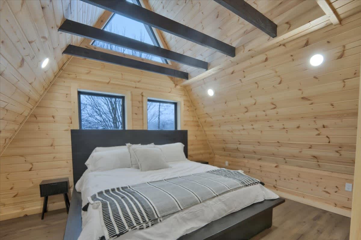 Iconic A-Frame | Hot Tub | Fire Pit | Walk to Lake | Near Ski Resorts