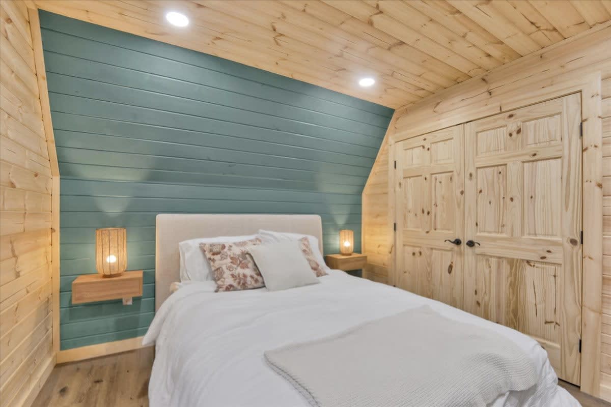 Iconic A-Frame | Hot Tub | Fire Pit | Walk to Lake | Near Ski Resorts