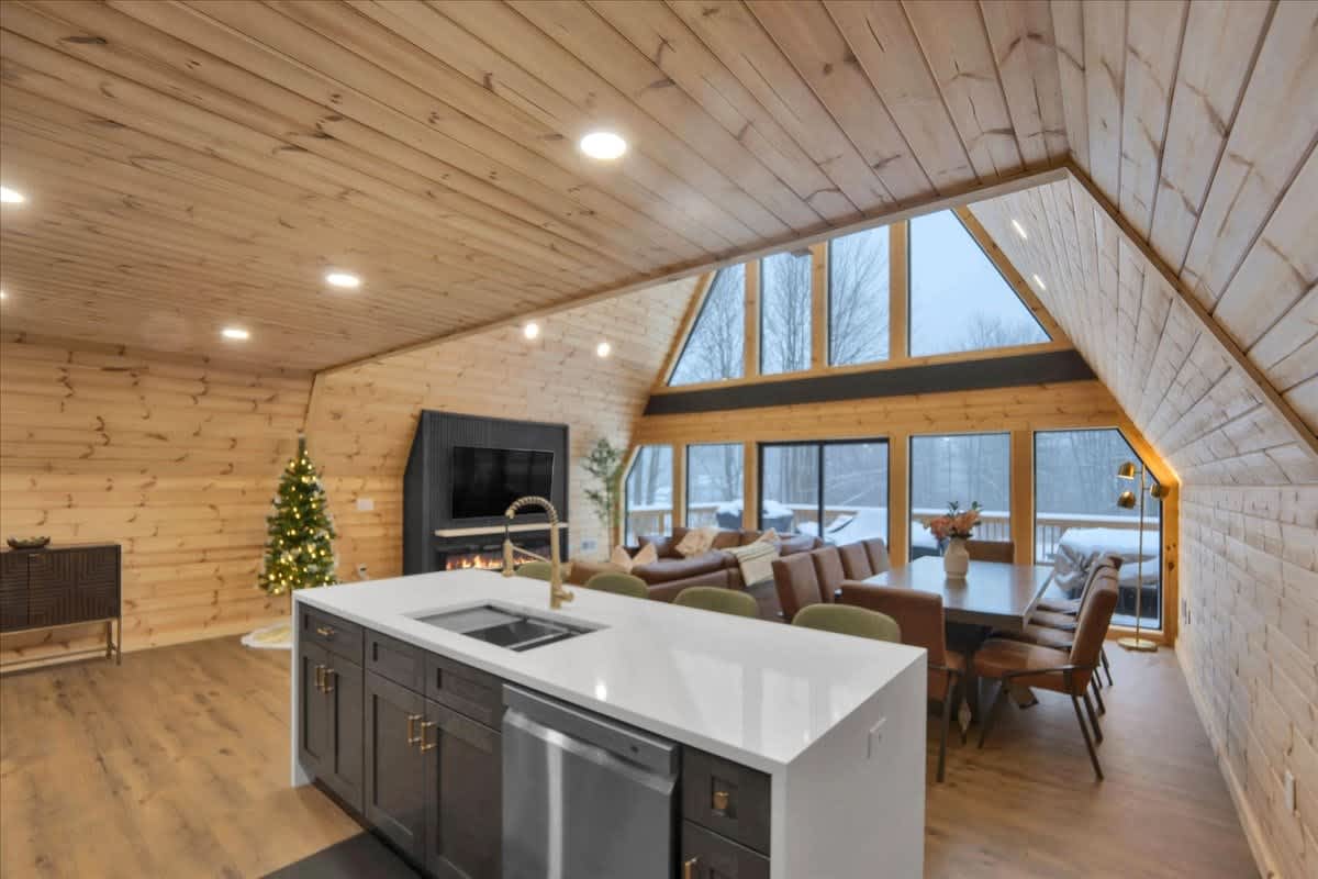 Iconic A-Frame | Hot Tub | Fire Pit | Walk to Lake | Near Ski Resorts