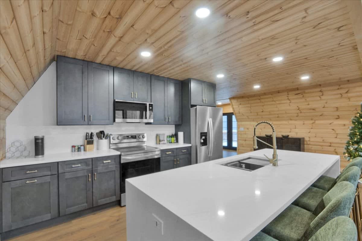Iconic A-Frame | Hot Tub | Fire Pit | Walk to Lake | Near Ski Resorts