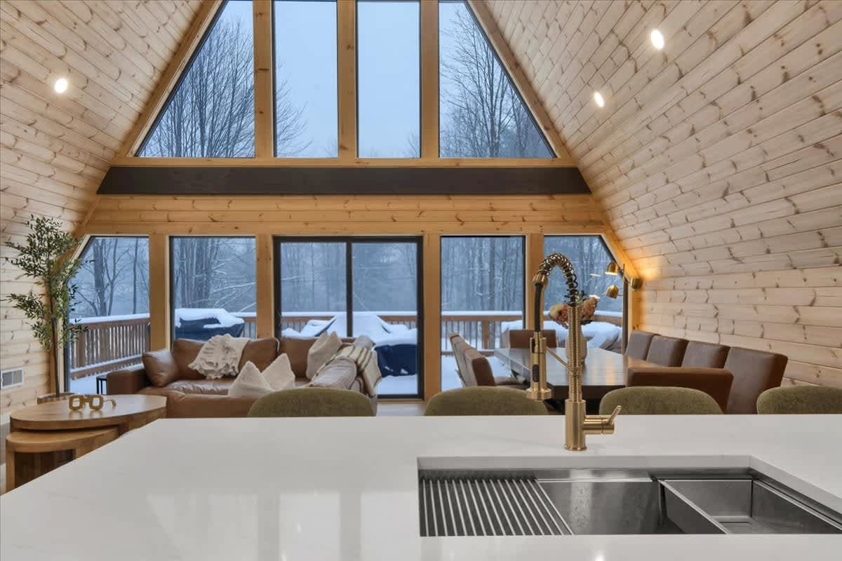 Iconic A-Frame | Hot Tub | Fire Pit | Walk to Lake | Near Ski Resorts