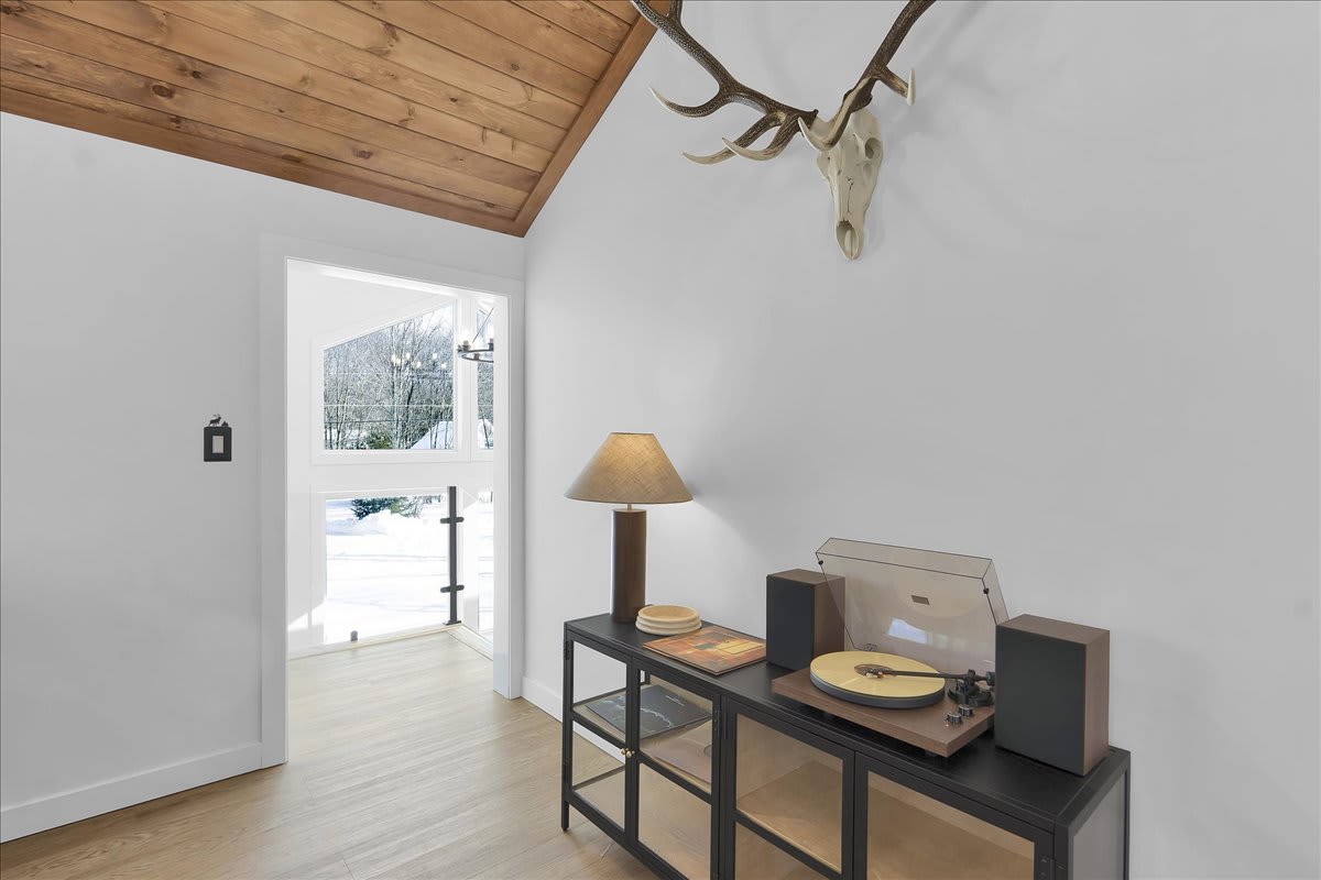 ELK COVE - Modern Pocono Cabin - Pool + Pickleball