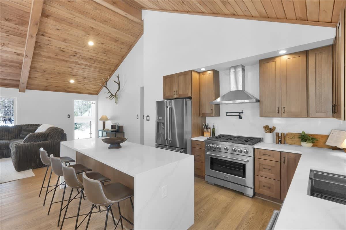 ELK COVE - Modern Pocono Cabin - Pool + Pickleball