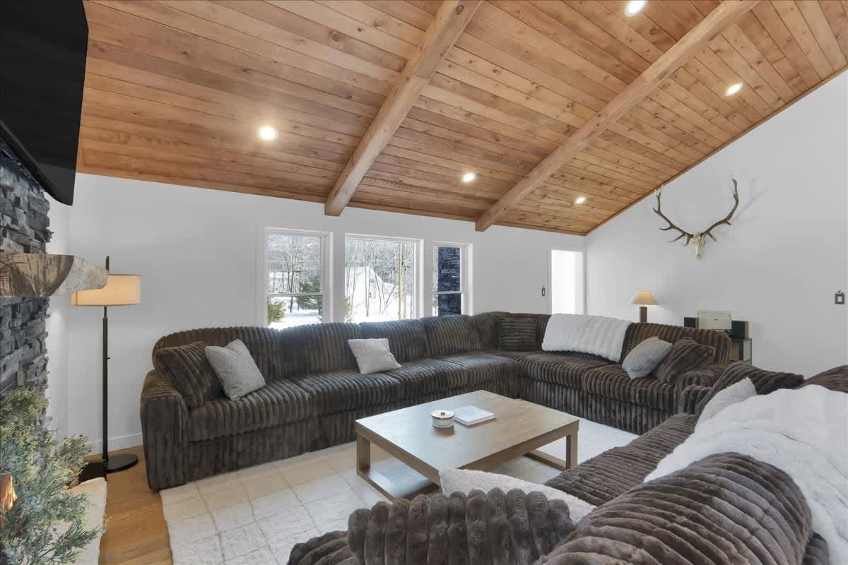 ELK COVE - Modern Pocono Cabin - Pool + Pickleball