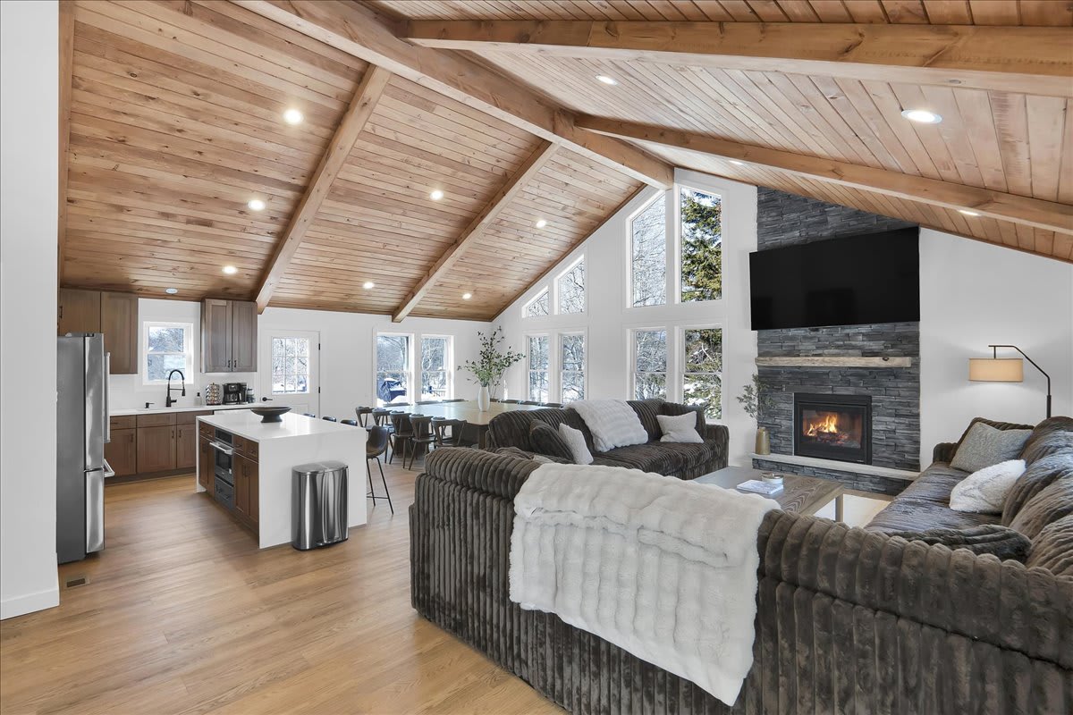 ELK COVE - Modern Pocono Cabin - Pool + Pickleball