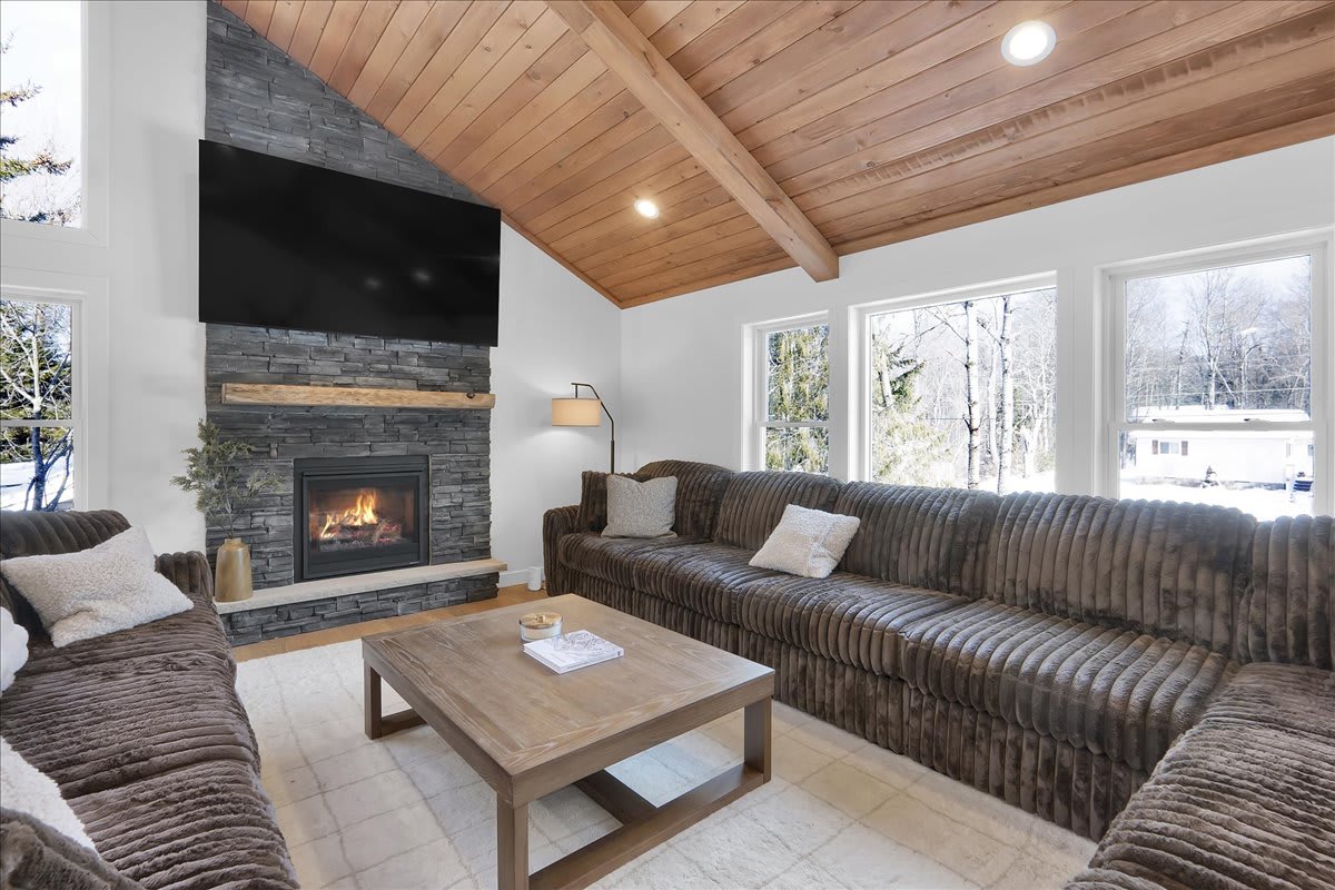 ELK COVE - Modern Pocono Cabin - Pool + Pickleball