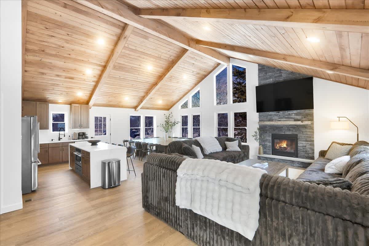 ELK COVE - Modern Pocono Cabin - Pool + Pickleball