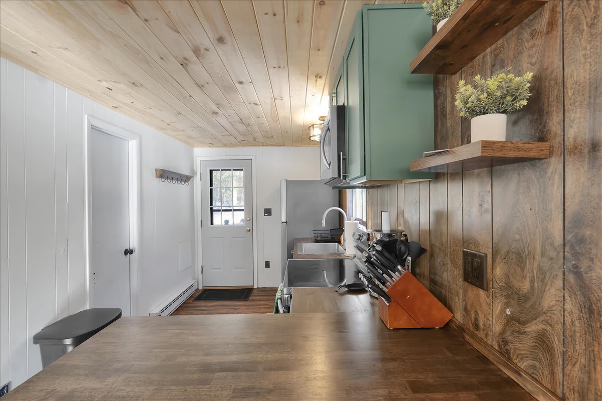 Charming Pocono Chalet | HotTub | Lake Access