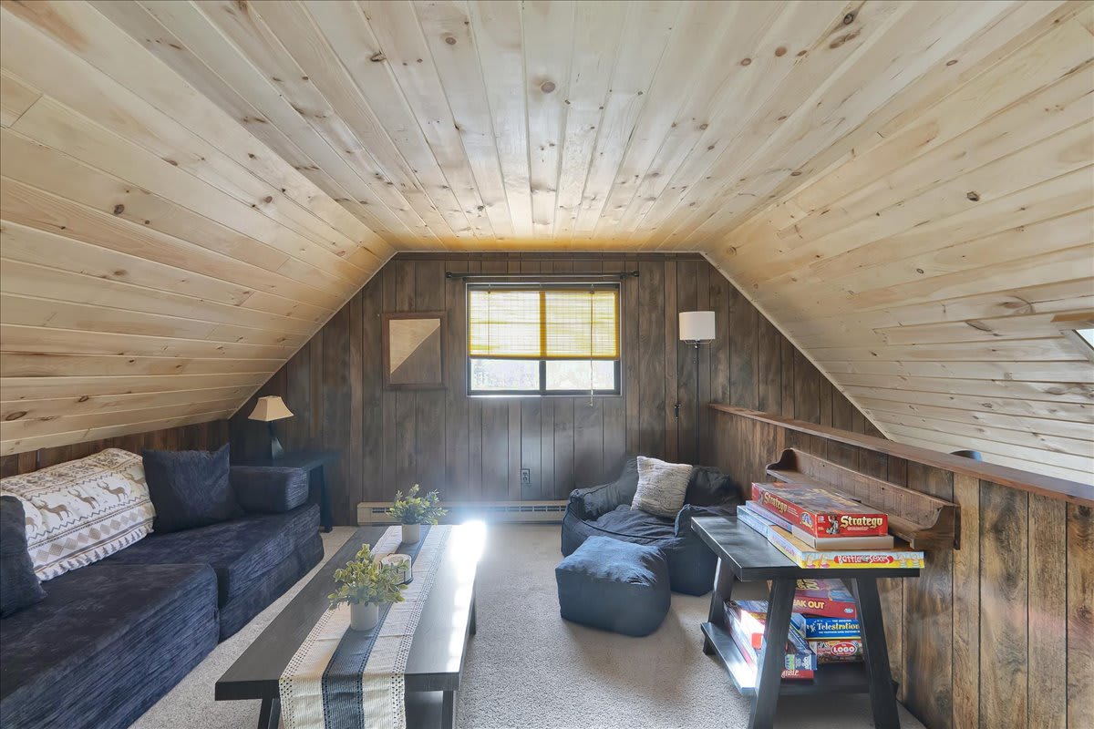 Charming Pocono Chalet | HotTub | Lake Access