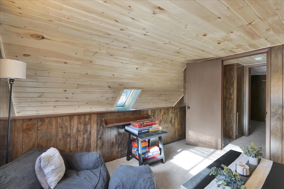 Charming Pocono Chalet | HotTub | Lake Access