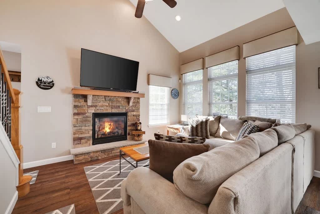 Group Getaway at Big Boulder Lake — Lake Harmony, PA — vacation rental