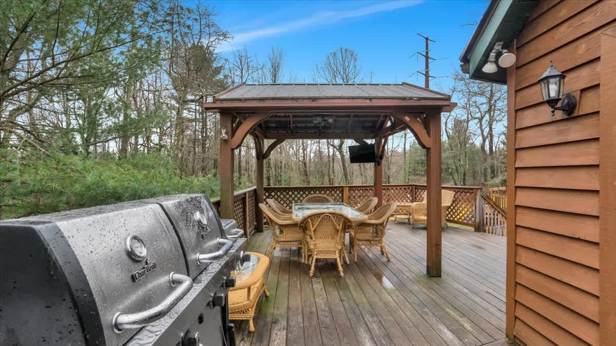 Pocono Cabin Retreat | Hot Tub |Firepit |Game Room