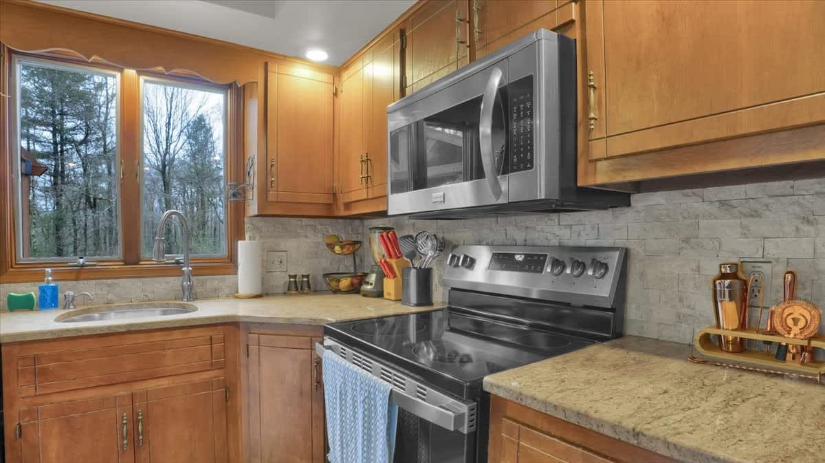 Pocono Cabin Retreat | Hot Tub |Firepit |Game Room