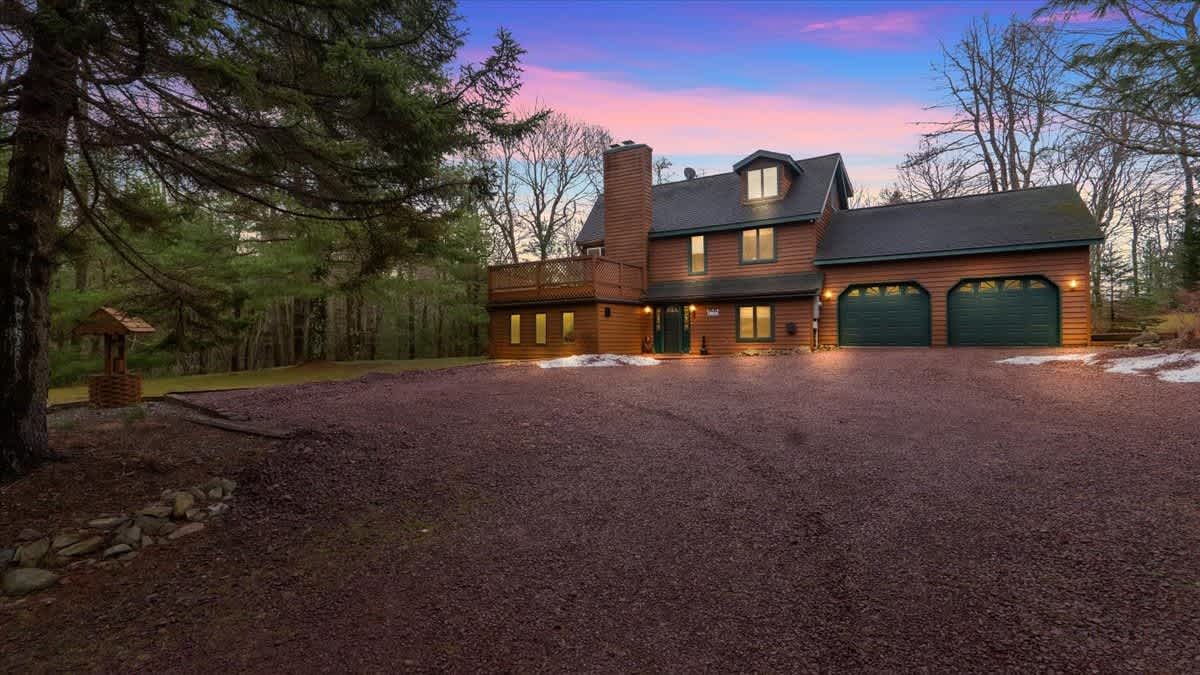 Pocono Cabin Retreat | Hot Tub |Firepit |Game Room