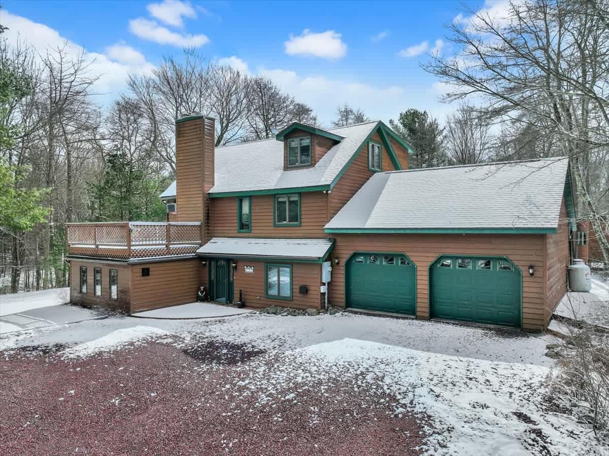 Pocono Cabin Retreat | Hot Tub |Firepit |Game Room