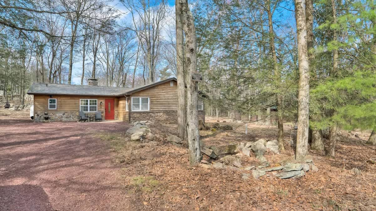 Rustic Woodland Cabin | Hot Tub | Cozy Escape