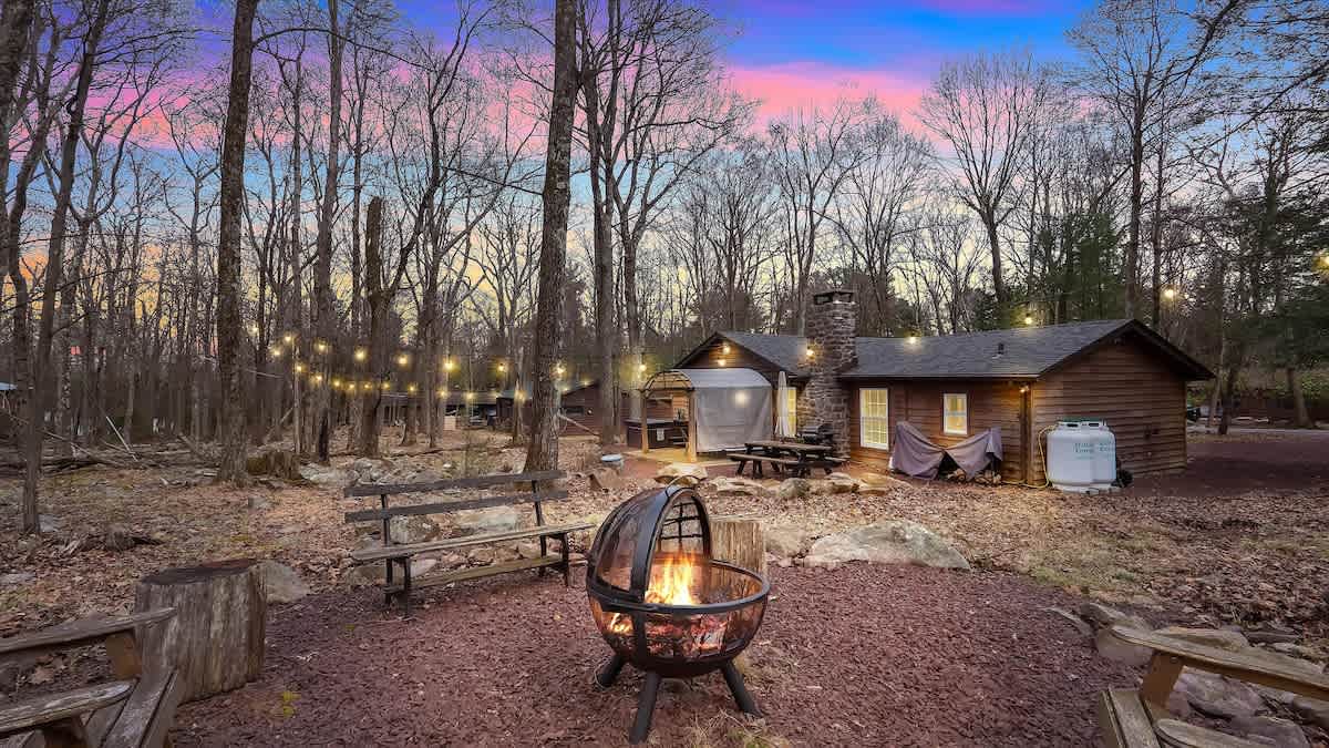 Rustic Woodland Cabin | Hot Tub | Cozy Escape