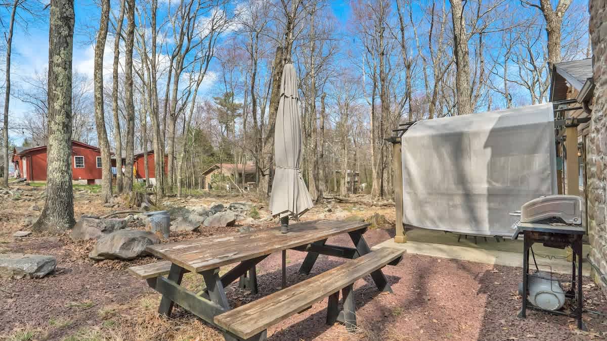 Rustic Woodland Cabin | Hot Tub | Cozy Escape