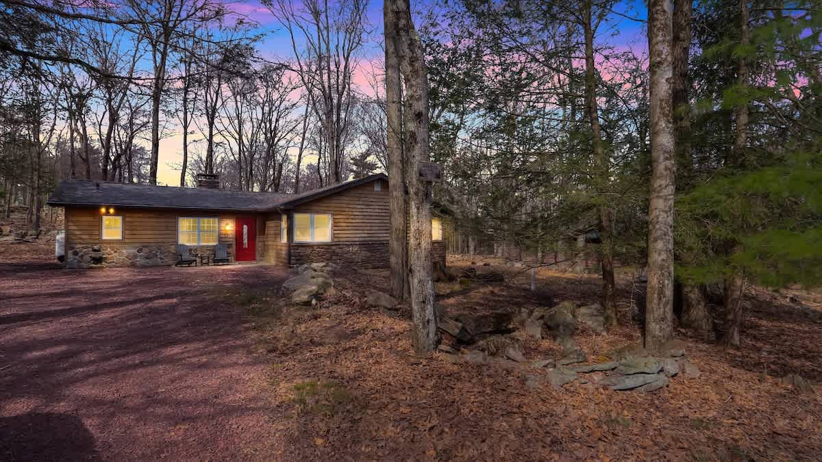Rustic Woodland Cabin | Hot Tub | Cozy Escape