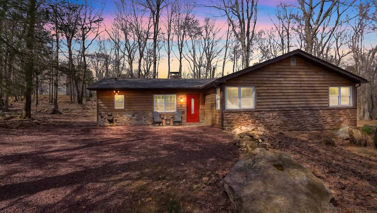 Rustic Woodland Cabin | Hot Tub | Cozy Escape
