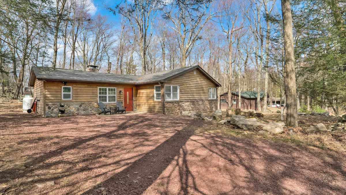 Rustic Woodland Cabin | Hot Tub | Cozy Escape