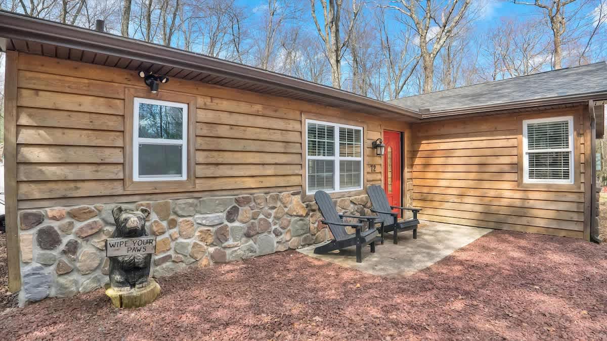 Rustic Woodland Cabin | Hot Tub | Cozy Escape