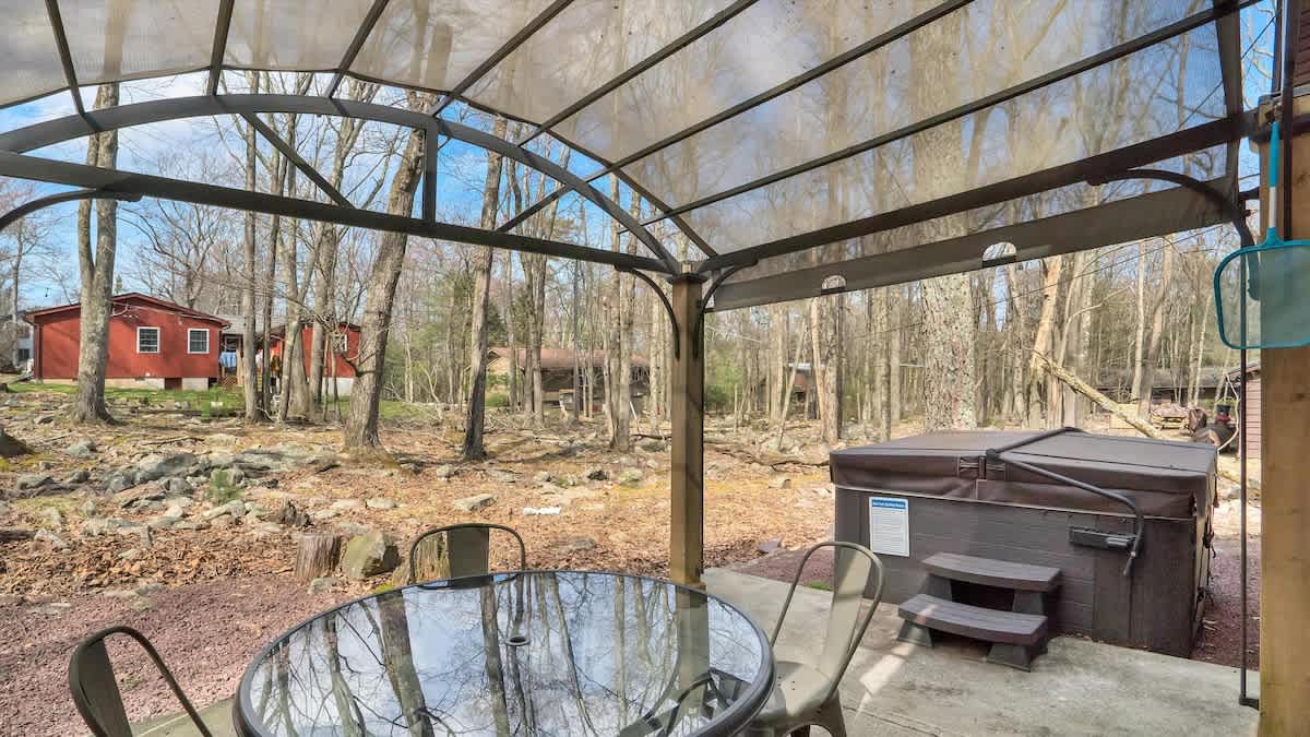 Rustic Woodland Cabin | Hot Tub | Cozy Escape