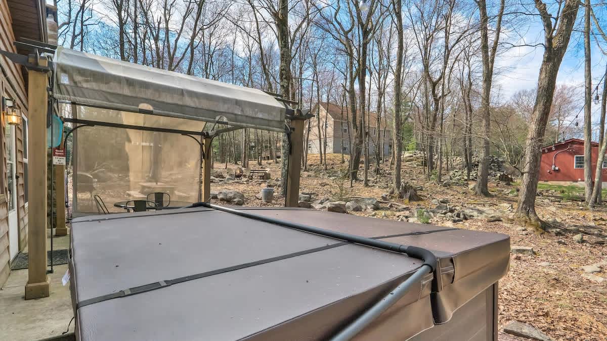 Rustic Woodland Cabin | Hot Tub | Cozy Escape
