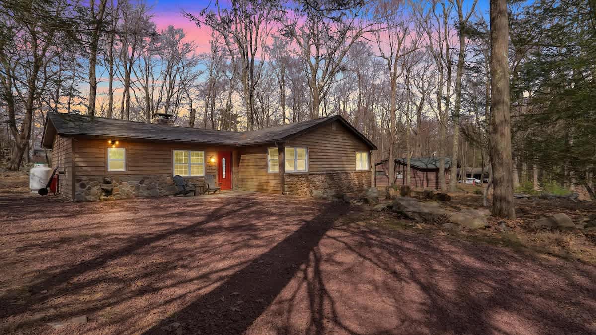 Rustic Woodland Cabin | Hot Tub | Cozy Escape
