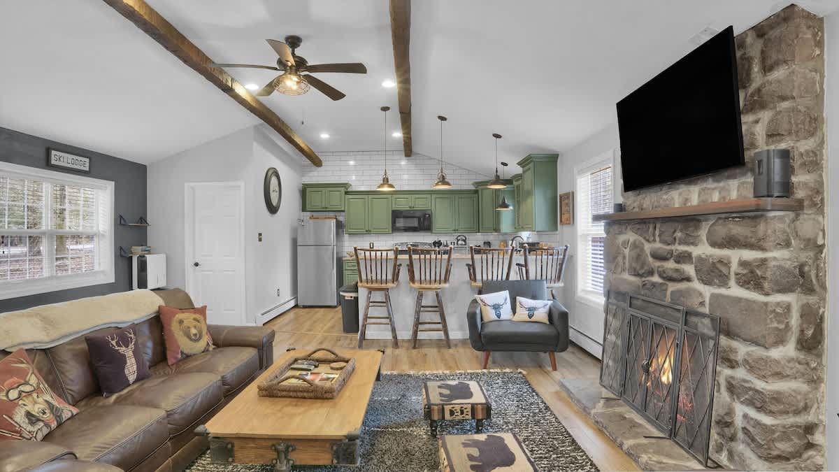 Rustic Woodland Cabin | Hot Tub | Cozy Escape