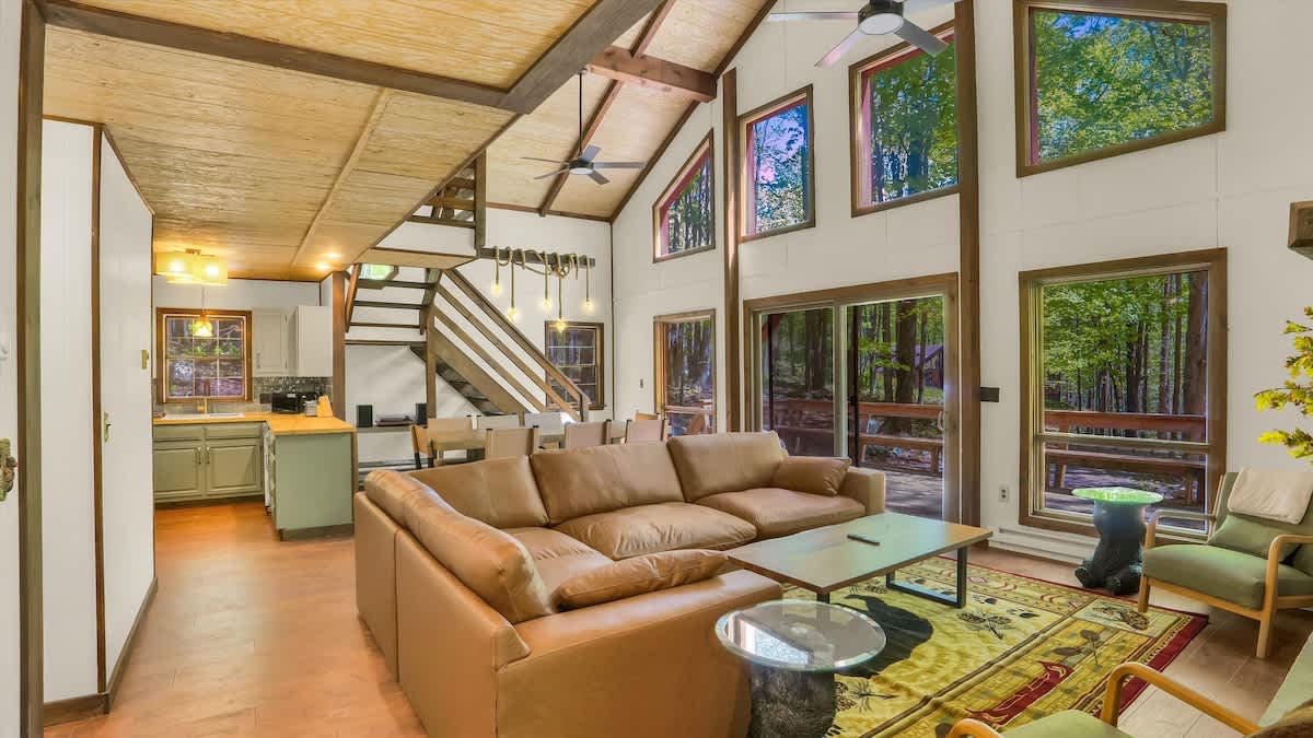 Woodsy Cabin Chalet | Hot Tub | Fire Pit | BB Lake